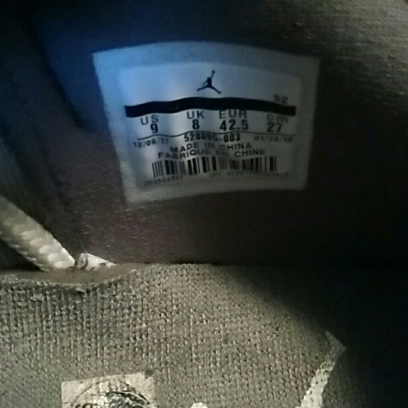 Authentic pair Jordan 11s size 9 mens cool grey - Picture 5 of 7